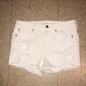 American Eagle Outfitters Destroyed Hi-Rise Shortie Shorts In White size 6